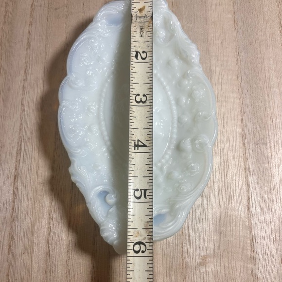 Sold!1950s Fostoria Jenny Lind Milk Glass Hat Pin Box And Oval Vanity Tray - Picture 10 of 10